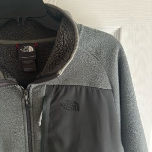The North Face Zip-Up Fleece Jacket Men's Large Wool Lining Three Zip-Up Pockets